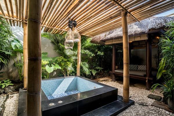 Taman Air Spa Bali: Vila Taman Air, Mandi Bunga, dan Jacuzzi Pribadi