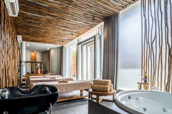 Taman Air Spa Bali: Vila Taman Air, Mandi Bunga, dan Jacuzzi Pribadi