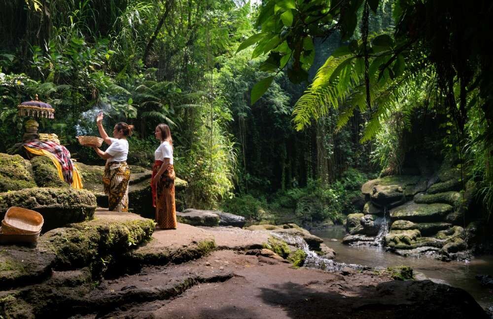Taman Beji Griya Waterfall: Melukat Ritual in the Punggul Ravine