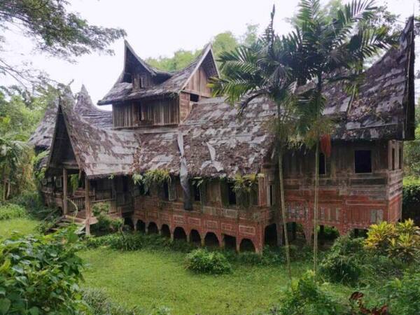 Taman Nusa Gianyar: Menjelajahi Indonesia Mini di Lembah Sungai Melangit