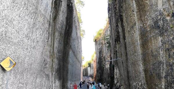 Tanah Barak Canyon Kutuh: Lorong Tebing Kapur Putih Dekat Pandawa