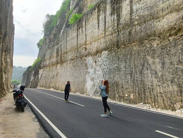 Tanah Barak Canyon Kutuh: Lorong Tebing Kapur Putih Dekat Pandawa