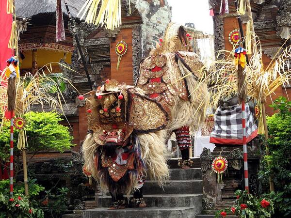 Tari Barong & Keris di Batubulan: Pertunjukan Sakral Setiap Pagi