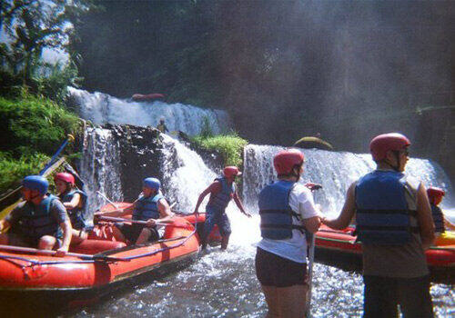 Telaga Waja River Rafting: Petualangan Arung Jeram Liar di Karangasem