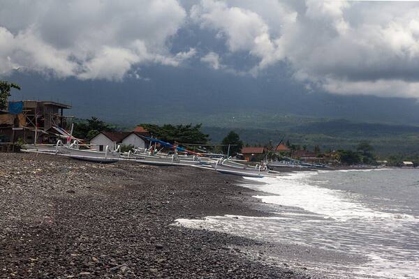 Teluk Jemeluk, Amed: Surga Snorkeling dengan Taman Koral dan Patung Pura Bawah Laut