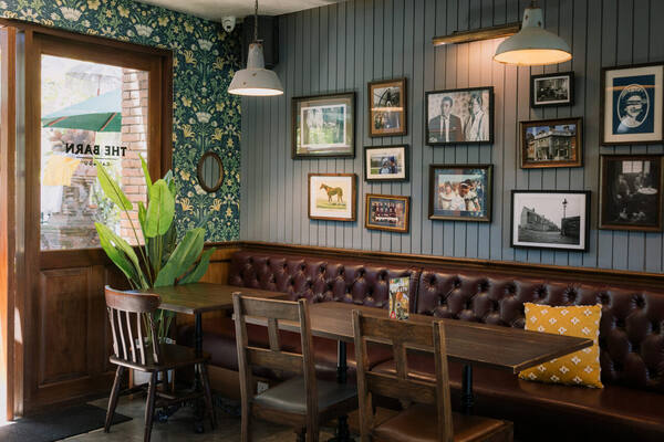 The Barn Canggu: Pub Inggris, Sunday Roast dan Berapa Habisnya