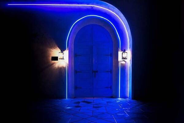 The Blue Door Ubud: Club Lounge, Harga Koktail, Berapa Habisnya
