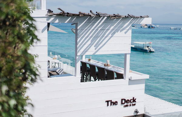 The Deck Cafe & Bar, Nusa Lembongan: Makan Sore & Sunset di Atas Jungutbatu