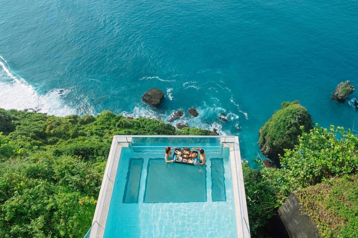 The Edge Bali, Uluwatu: A Sky Pool on the Cliff's Edge in Pecatu