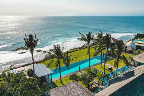 The Istana Uluwatu: Sauna, Ice Baths and a Cliffside Infinity Pool in Pecatu