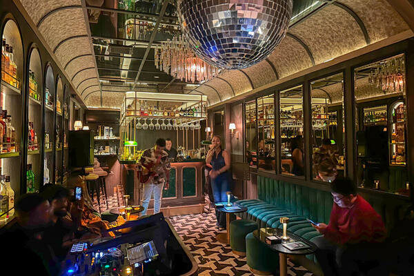 The Mailroom Canggu: Speakeasy Berkunci di Berawa — Jam Buka, Harga Cocktail & Cara Reservasi