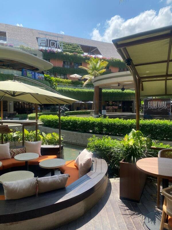 The People's Cafe Beachwalk Kuta: Setahun Buka, Jam dan Menu
