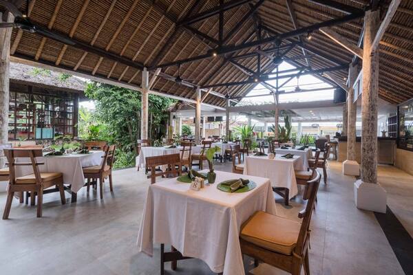 The Watergarden Candidasa: Bungalow Kolam Teratai untuk Siapa?