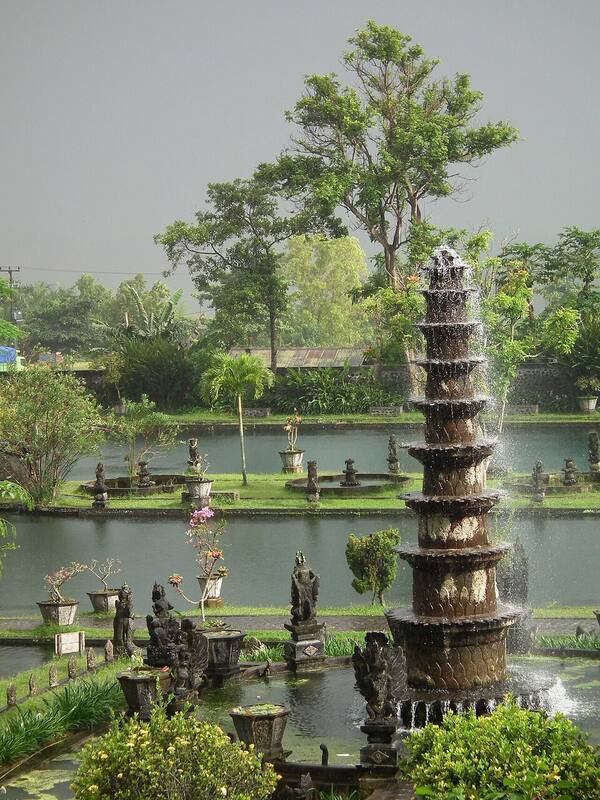 Tirta Gangga Water Palace, Karangasem: Istana Air Kerajaan