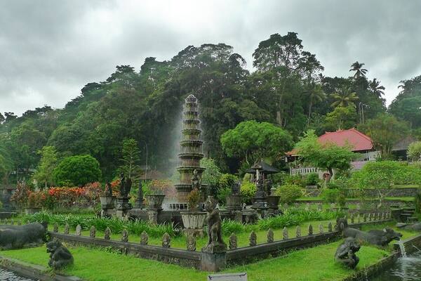 Tirta Gangga Water Palace, Karangasem: Istana Air Kerajaan