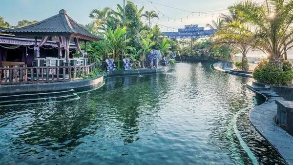 Toya Devasya Hot Spring: Berendam Air Panas Belerang Berlatar Gunung Batur