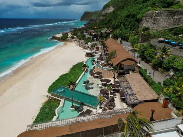 Tropical Temptation Beach Club Melasti: Beach Club Khusus Dewasa di Ungasan — Minimum Spend, Jam & Dress Code