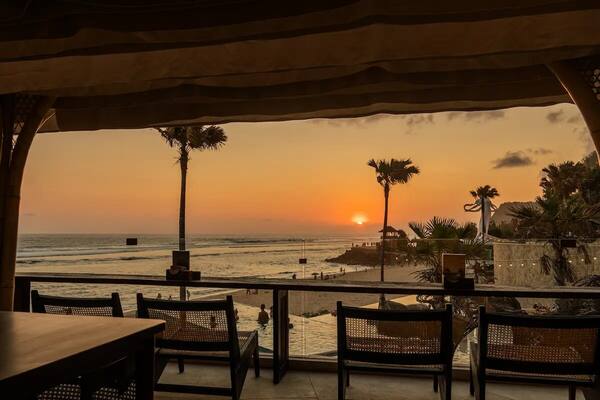 Tropical Temptation Beach Club Melasti: Beach Club Khusus Dewasa di Ungasan — Minimum Spend, Jam & Dress Code