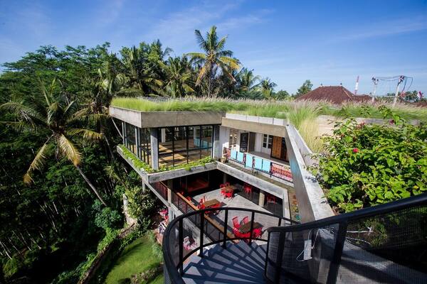 Ubud Yoga Centre: Serene Rooftop Yoga Above Singakerta's Rice Fields