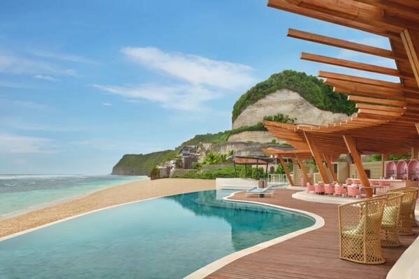 Uma Beach House Melasti: Beach Club Tenang Milik Umana Bali