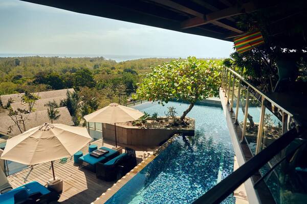 UNIQUE Rooftop Bar di RIMBA by AYANA, Jimbaran: Pool Club & Margarita Sunset di Atas Hutan — Harga & Jam