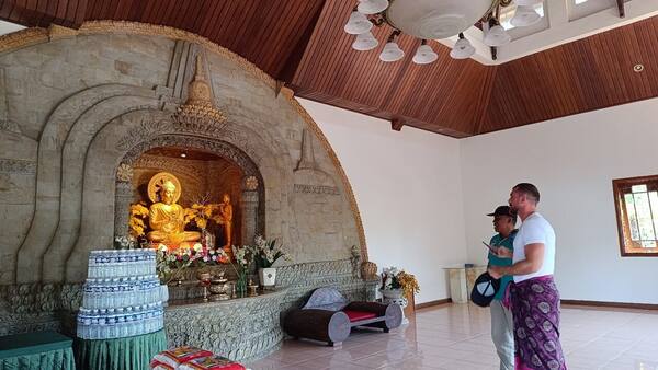 Vihara Dharma Giri Pupuan: Buddha Tidur 15 Meter dan Aturannya