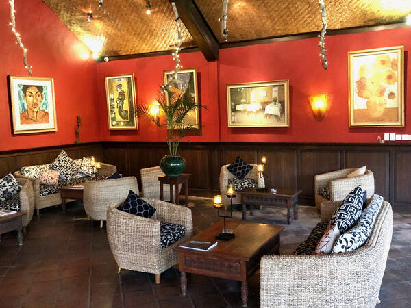 Vincent's Restaurant Candidasa: Institusi Kuliner Bali Timur dengan Taman dan Live Jazz