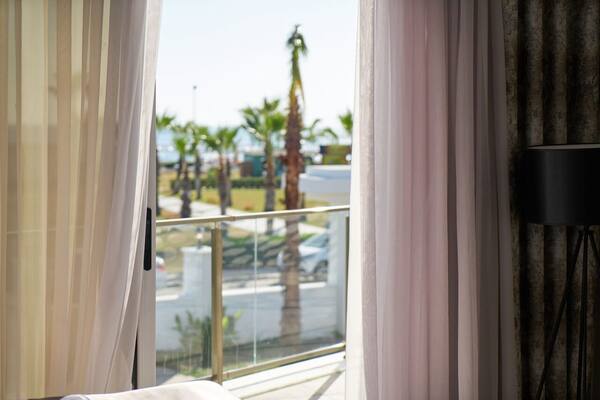 Voucher Hotel vs Booking Langsung: Mana Lebih Hemat untuk Staycation Bali?