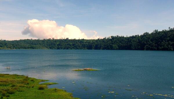 Wanagiri Hidden Hills Buleleng: Spot Foto Ikonik di Atas Danau Kembar Bedugul