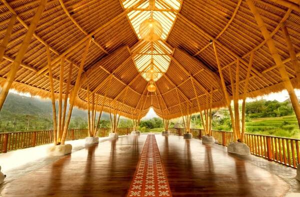 Wapa di Ume Sidemen: Kolam Infinity Menghadap Sawah dan Gunung Agung