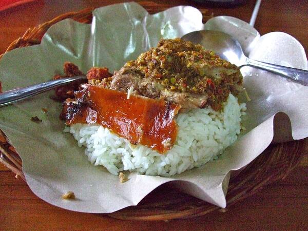 Warung Babi Guling Ibu Oka Ubud: Legenda Kuliner Dekat Puri Ubud