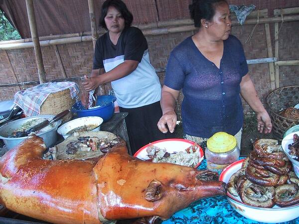 Warung Babi Guling Ibu Oka Ubud: Legenda Kuliner Dekat Puri Ubud