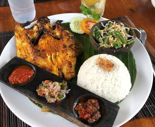 Warung Bendega Renon, Denpasar: Ikan Bakar Tiga Sambal Favorit Warga Sejak 1996