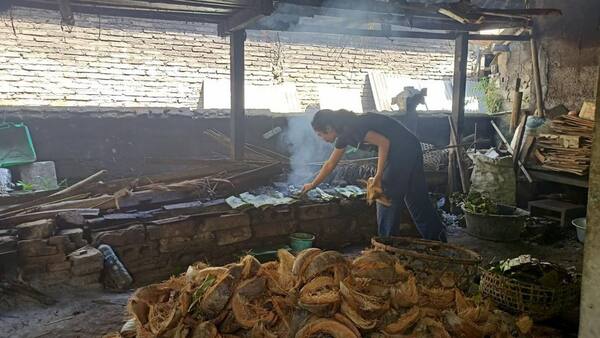 Warung Bu Ribu Sengkidu: Sate, Pepes, dan Sup Marlin Sejak 1950