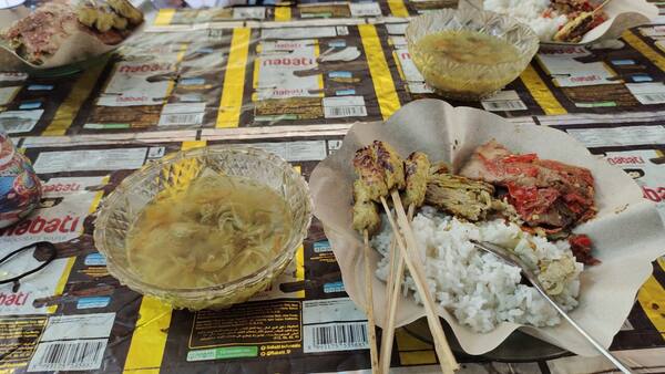 Warung Bu Ribu Sengkidu: Sate, Pepes, dan Sup Marlin Sejak 1950