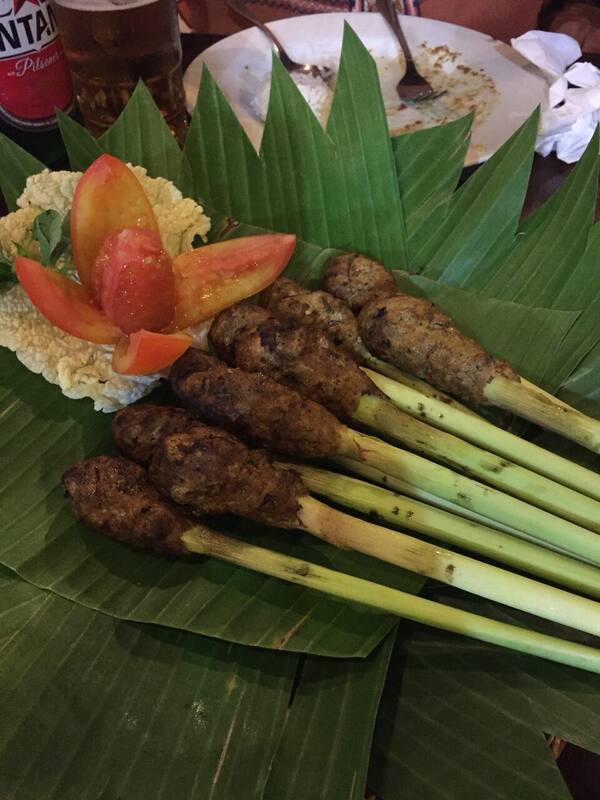 Warung Eny Seminyak: Warung Legendaris dengan Seafood Bakar Masakan Tangan Sendiri