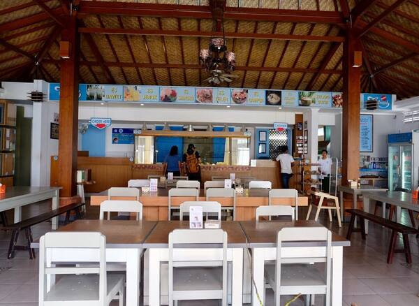 Warung Kolega Legian: Prasmanan Jawa Legendaris yang Ramah di Kantong