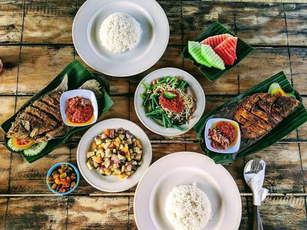 Warung Lesehan Mina Carik Amlapura: Gurami Nyat-Nyat di Tepi Sawah
