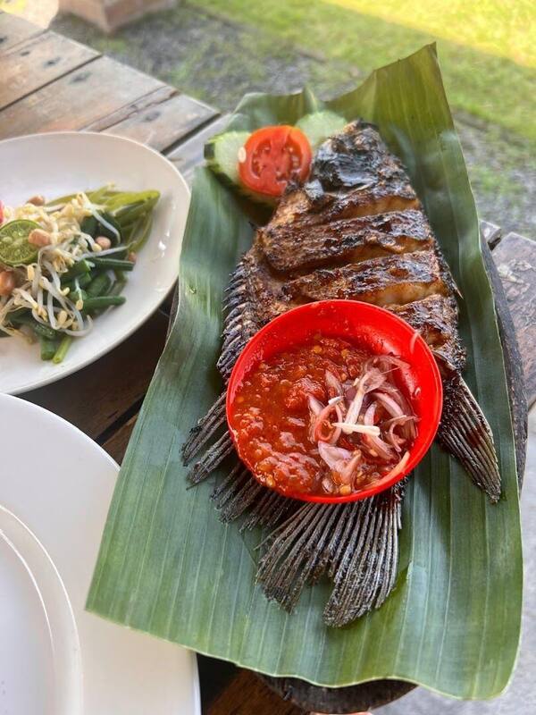 Warung Lesehan Mina Carik Amlapura: Gurami Nyat-Nyat di Tepi Sawah