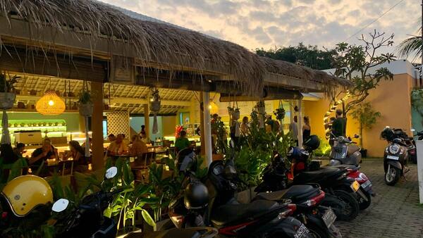 Warung Local Uluwatu: Berapa Harga Nasi Campurnya?