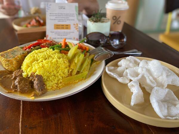 Warung Local Uluwatu: Berapa Harga Nasi Campurnya?
