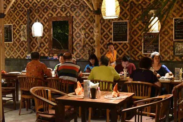 Warung Lu Putu Candidasa: 7 Hal Sebelum Kamu Datang