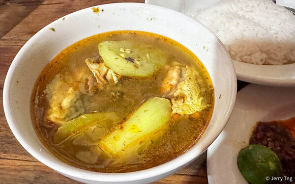 Warung Mak Beng Sanur: Legenda Ikan Goreng & Sup Kepala Ikan Sejak 1941