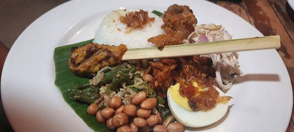 Warung Makan Bu Rus Ubud: Menu, Harga, dan Kapan Datang