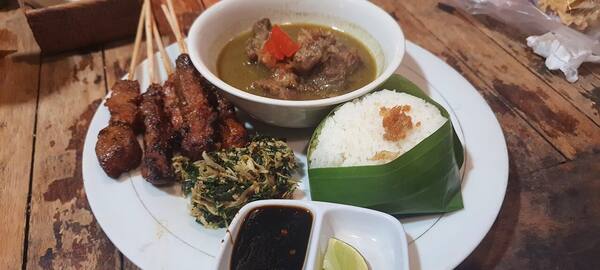 Warung Makan Bu Rus Ubud: Menu, Harga, dan Kapan Datang