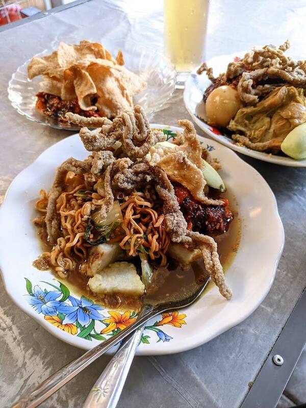 Warung Mek Resi Guwang: Tipat Kare Rp15 Ribu, Kapan Habis?