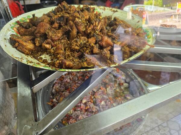 Warung Nasi Ayam Bu Oki Nusa Dua: Nasi Ayam Bali yang Melegenda