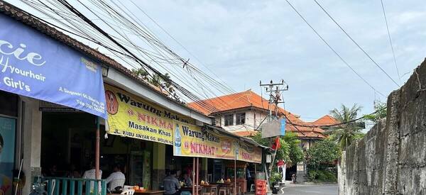 Warung Nikmat Kuta: Nasi Campur Halal Legendaris yang Selalu Ludes