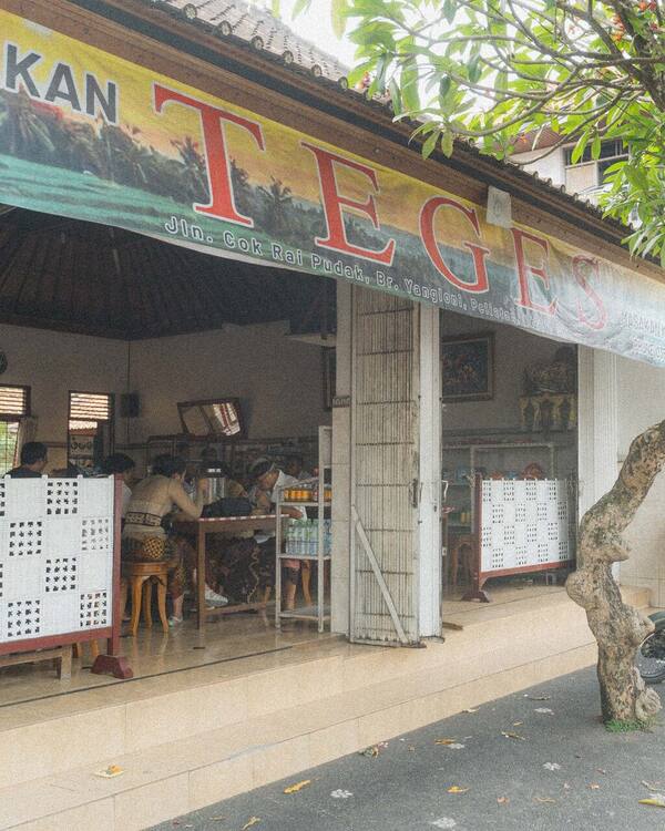 Warung Teges Peliatan: Nasi Campur Babi Guling Legendaris Ubud yang Masih Ramah Kantong