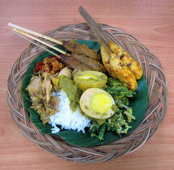 Warung Wardani Denpasar: Nasi Campur Bali Legendaris yang Bikin Ketagihan